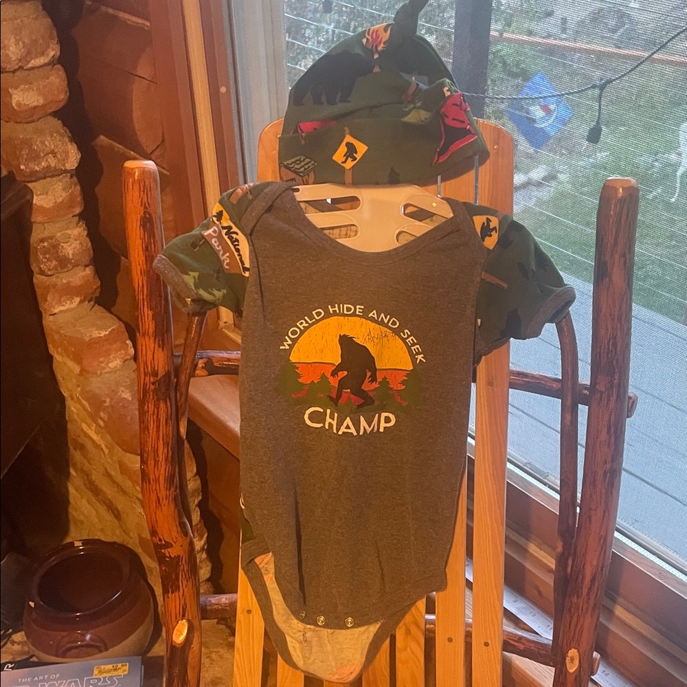 Gray 'World Hide and Seek Champ' Bigfoot Onesie with Hat 18-24 months